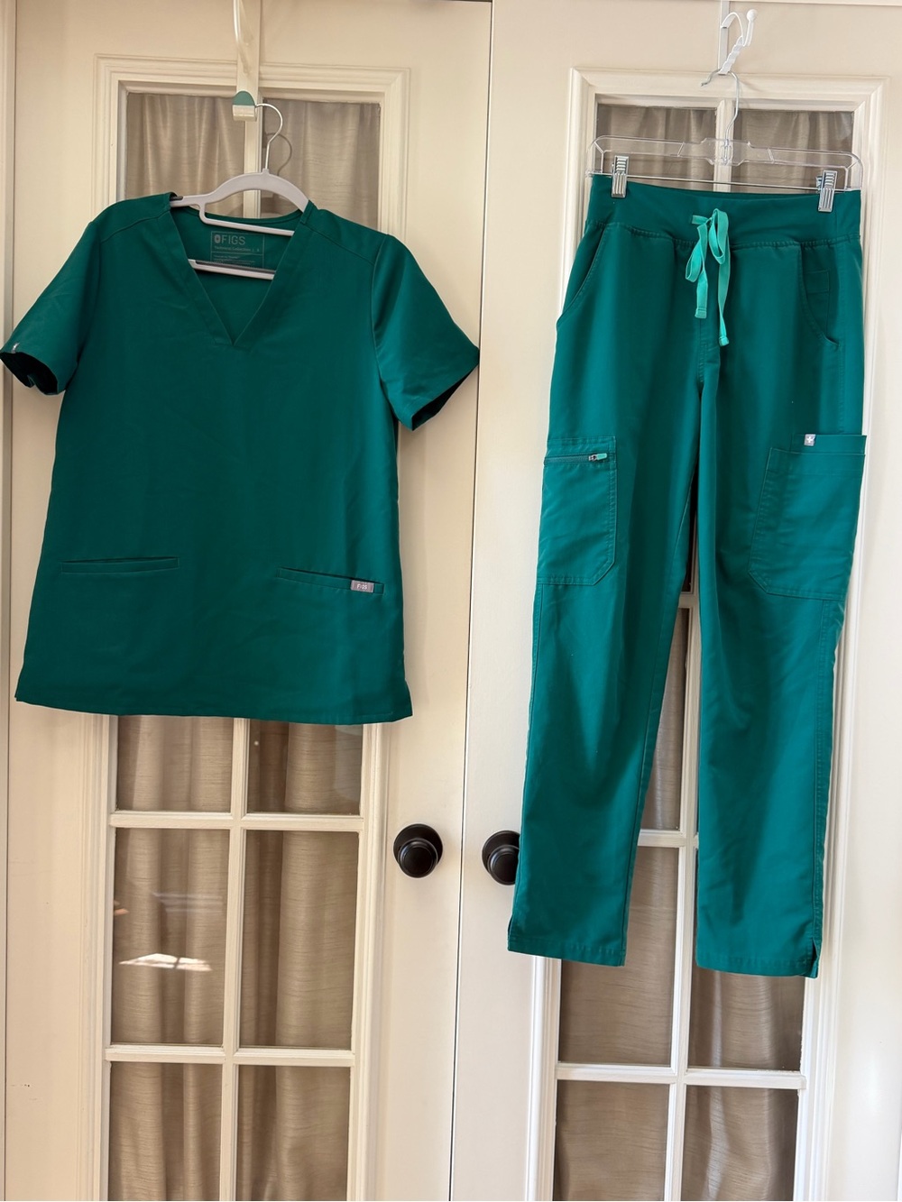 SMALL Green Women’s Figs Scrub Set EUC